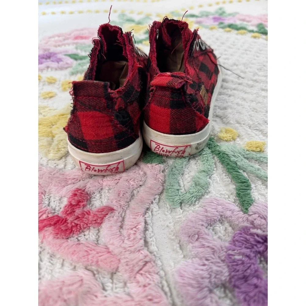Blowfish Malibu Kids Red Black Plaid Slip On Sneakers Size 12